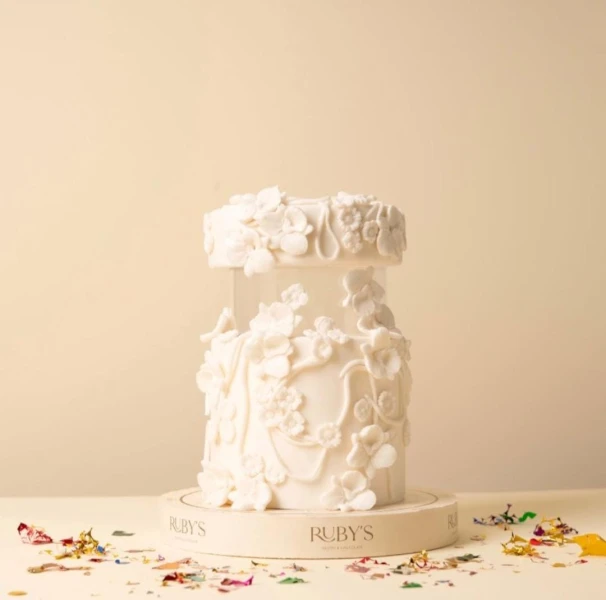 كيكة الورد الأبيض